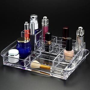 Geteiltes Tablett aus durchsichtigem Acryl zum Organisieren von Kosmetika