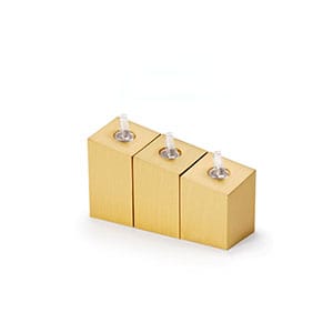 Display ad anello semplice con blocchi d'oro